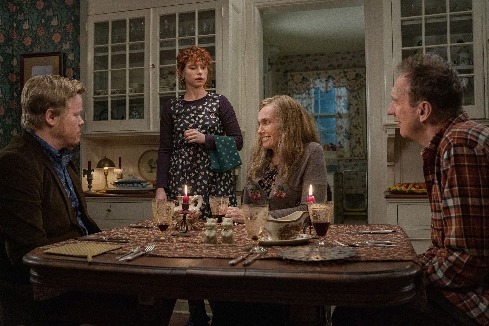Jesse Plemons, Jessie Buckley, Toni Collette og David Thewlis i I'm Thinking of Ending Thing