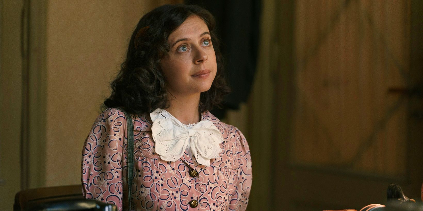 Bel Powley i A Small Light