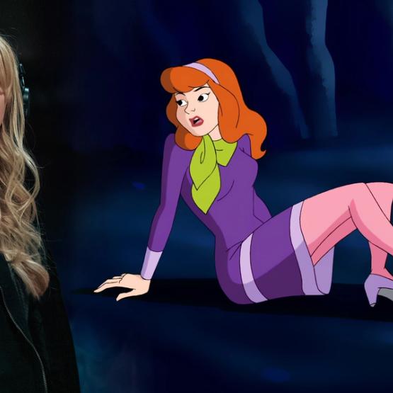 Bildemontasje: McKenna Grace i Five Nights at Freddy's 2 og Daphne i Scooby-Doo