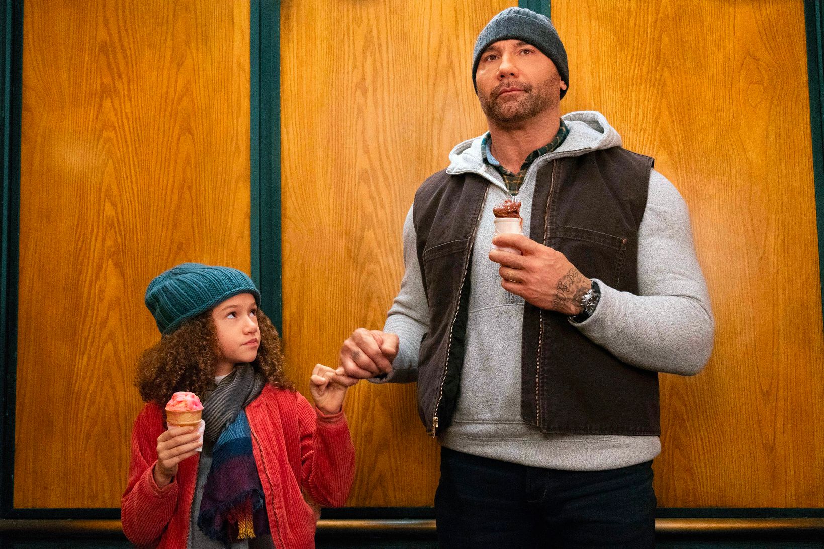 Chloe Coleman og Dave Bautista i My Spy