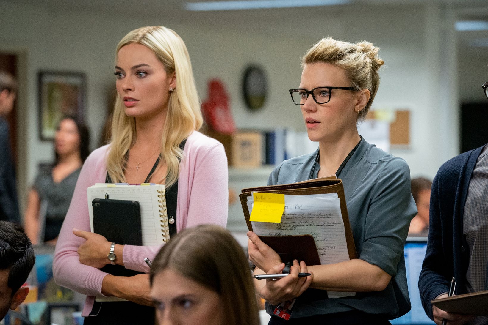 Bombshell_still_Margot Robbie og Kate McKinnon.jpg