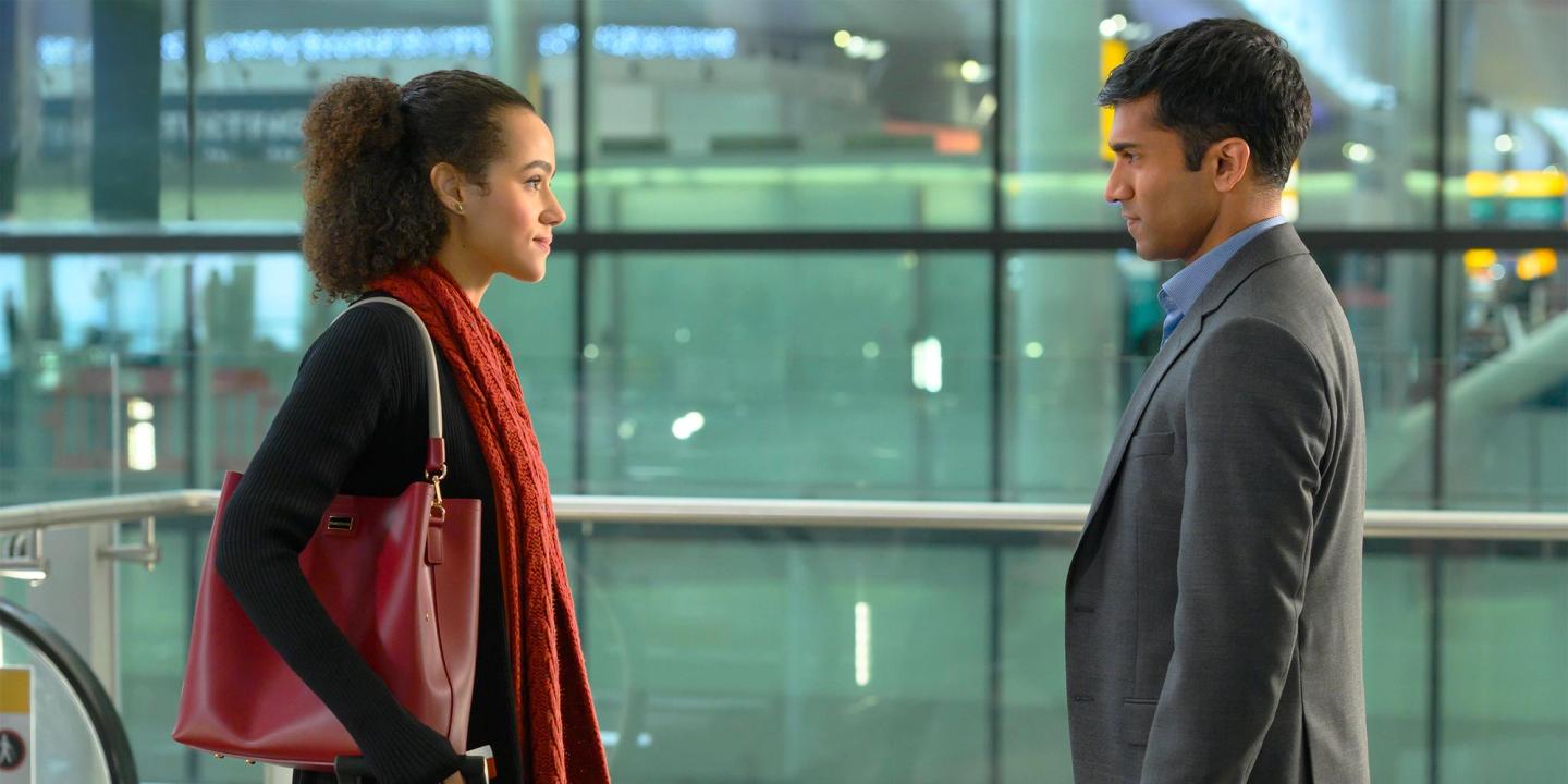 Nathalie Emmanuel og Nikesh Patel i Four Weddings and a Funeral (serie, 2019)