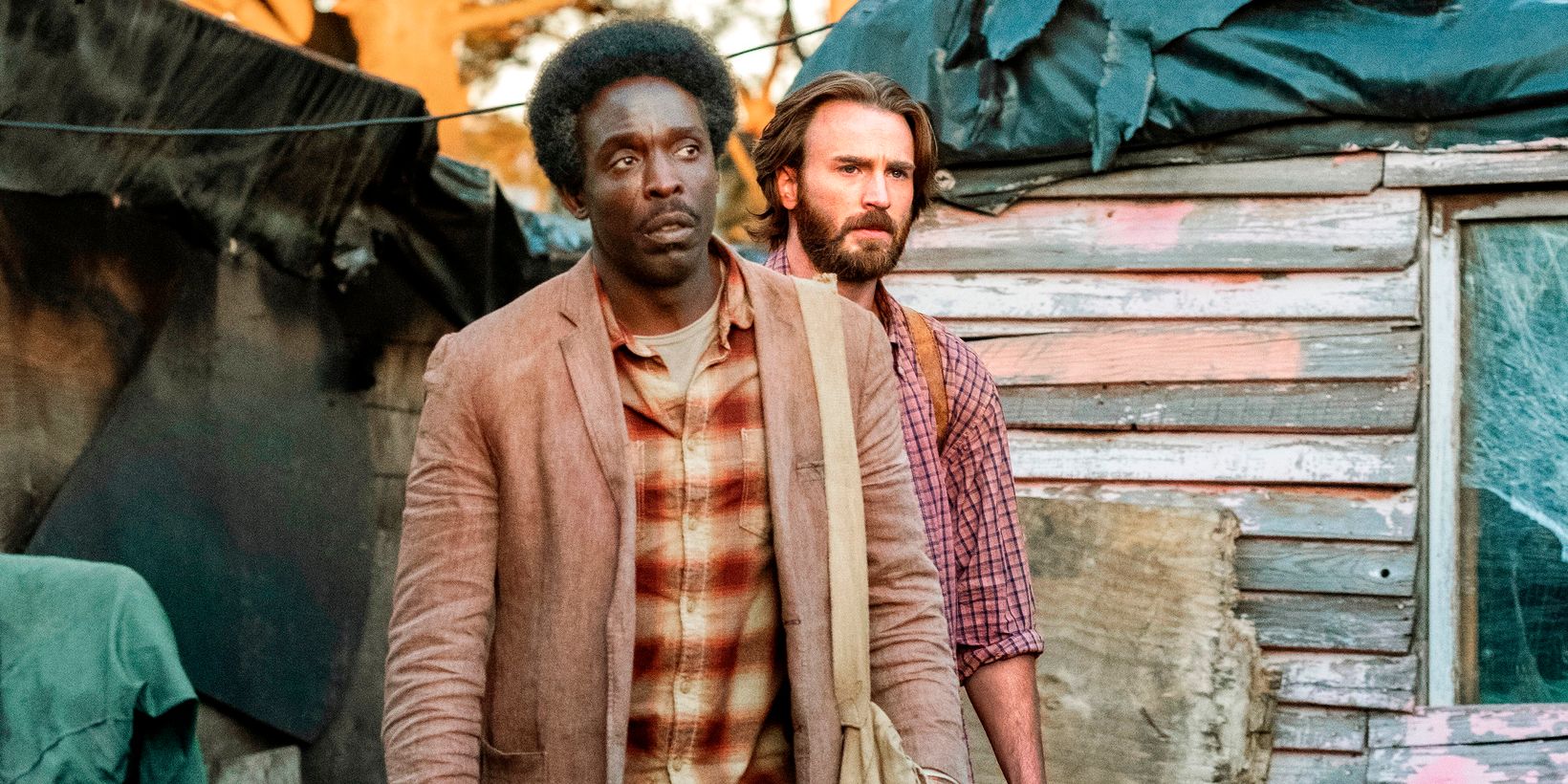 Michael K. Williams og Chris Evans i Red Sea Diving Resort