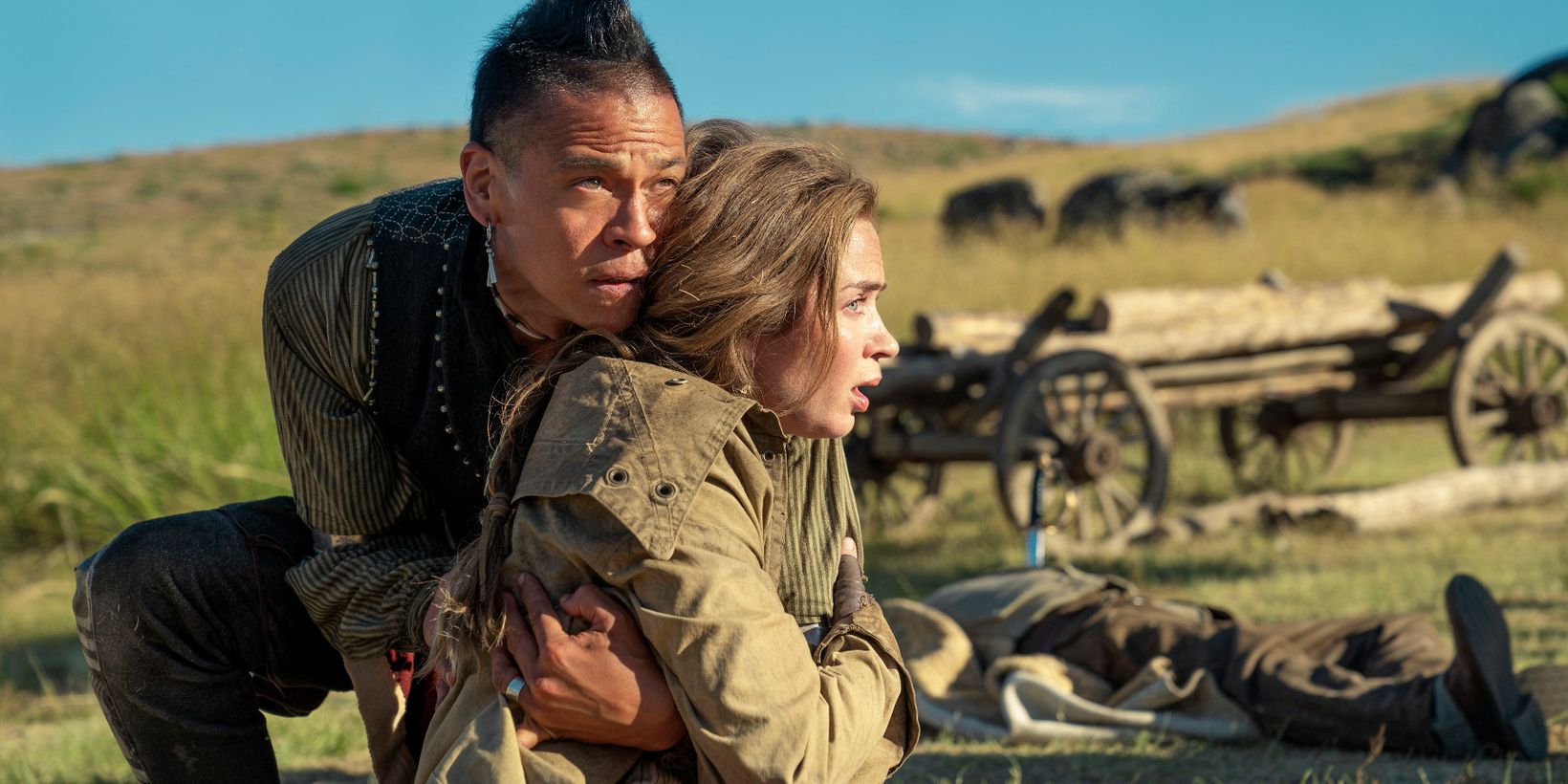 Chaske Spencer og Emily Blunt i The English