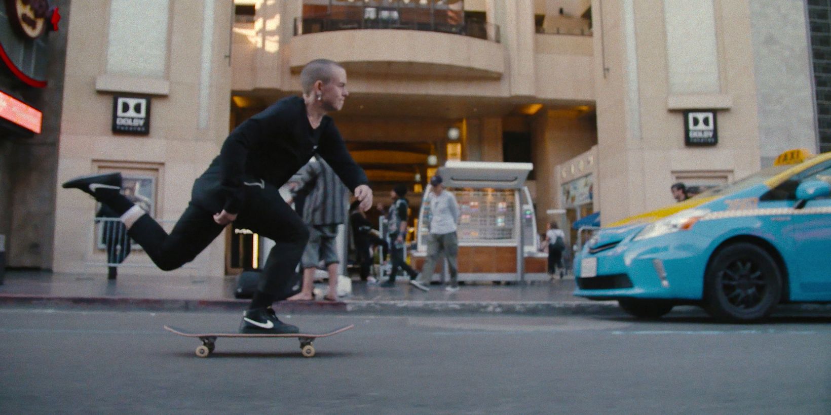 Stay on Board: The Leo Baker Story/Leo Baker: Skating og identitet