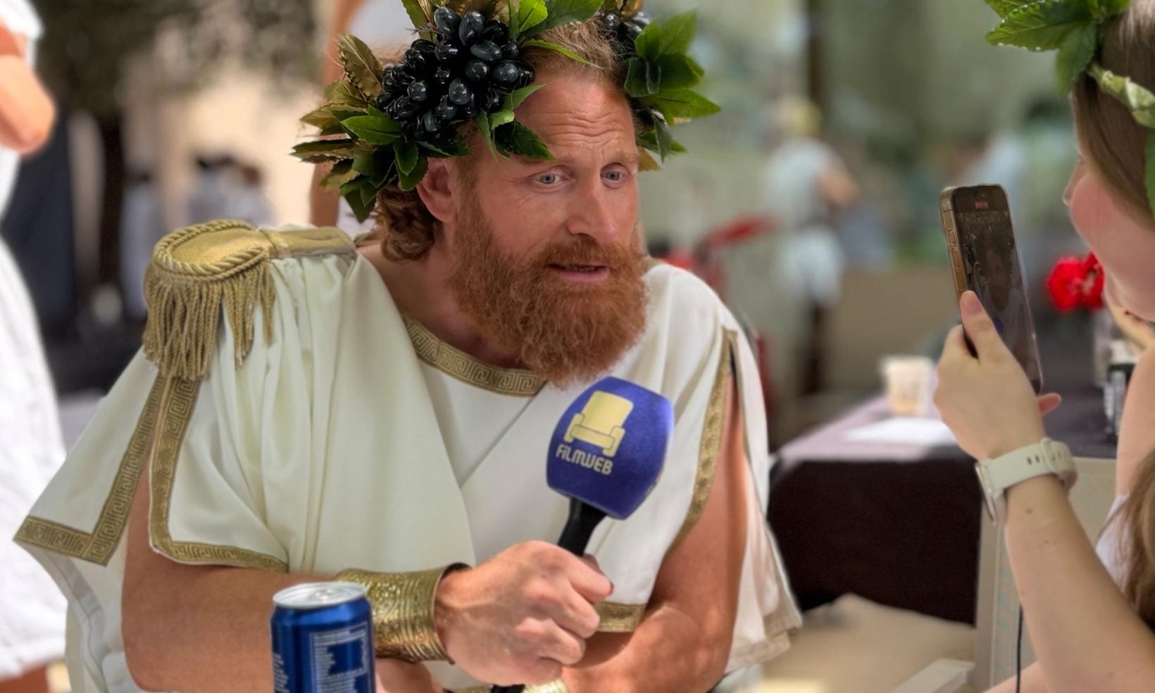 Kristofer Hivju snakker med Filmweb på settet til Der solen alltid skinner