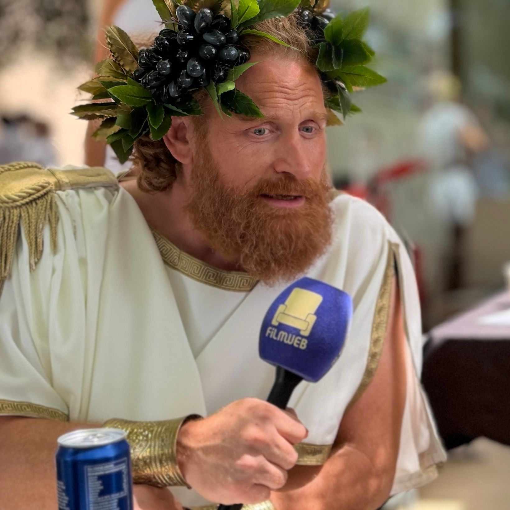 Kristofer Hivju snakker med Filmweb på settet til Der solen alltid skinner
