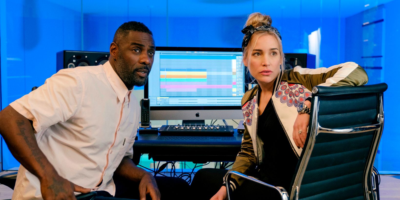 Idris Elba og Piper Perabo i Turn Up Charlie