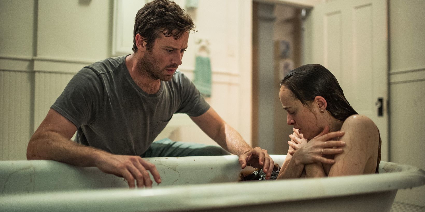 Armie Hammer og Dakota Johnson i Wounds