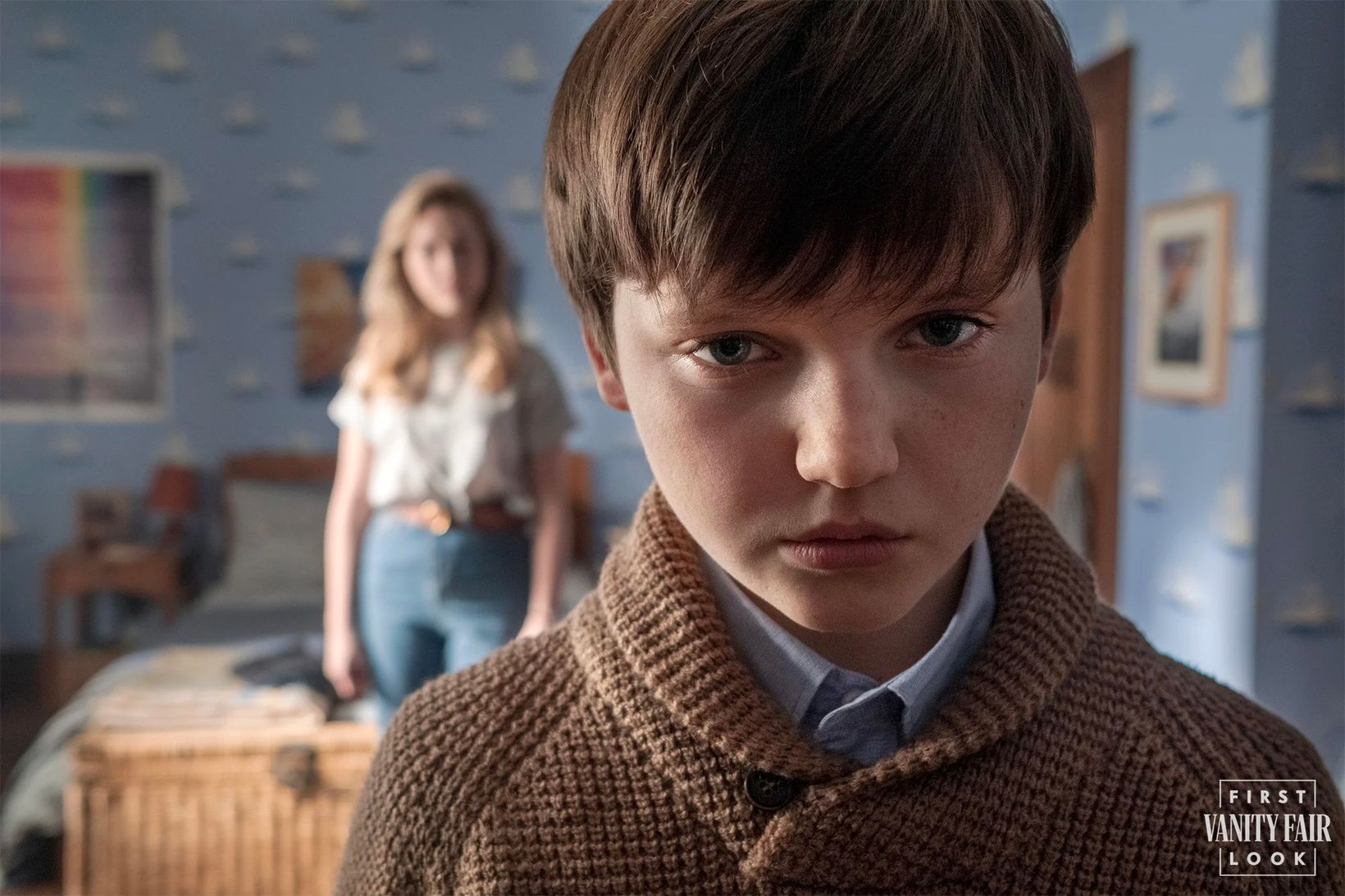Victoria Pedretti og Benjamin Evan Ainsworth i The Haunting of Bly Manor