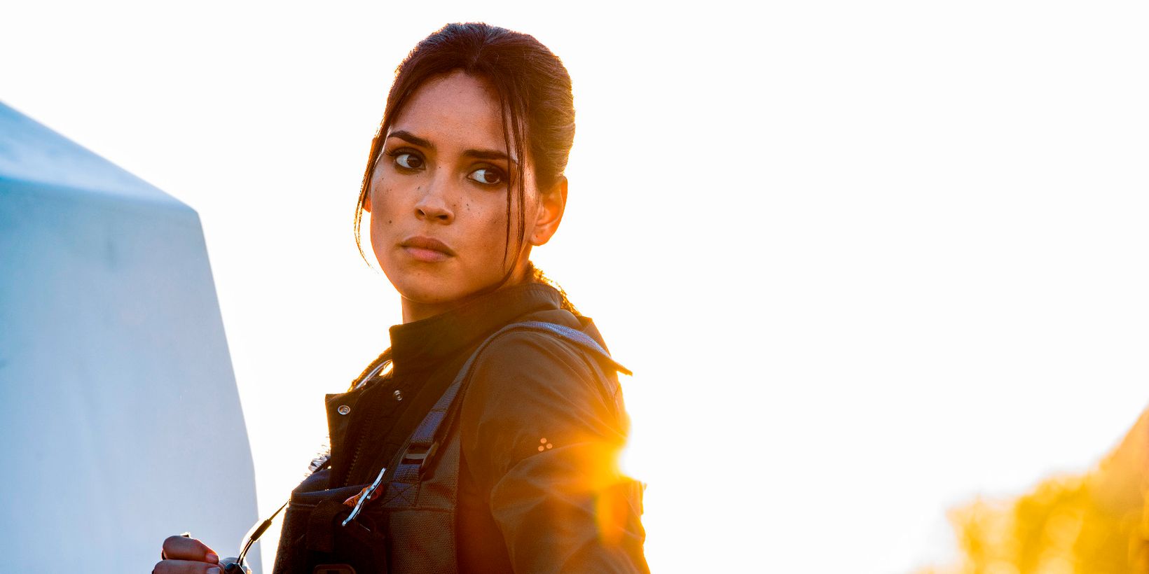 Adria Arjona i 6 Underground