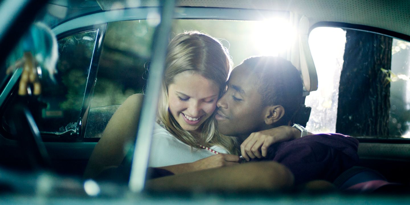 Samakab Omar og Thea Sofie Loch Næss i Eirik Svenssons NATT TIL 17.