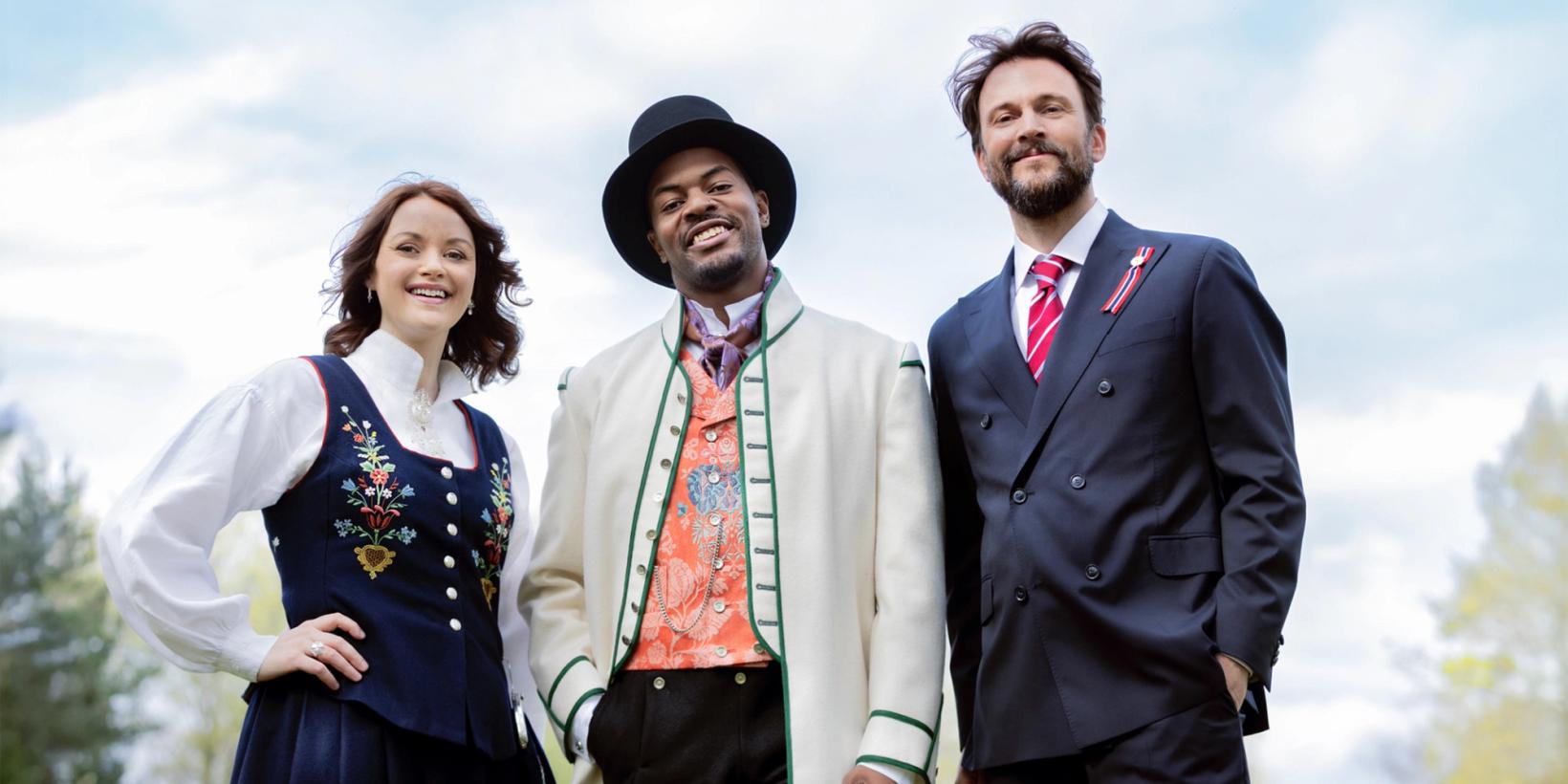 Kirsti Falch-Nilsen (i Lofot-bunad), Nathan Kahungu (i Østfold-bunad) og Kåre Magnus Bergh.