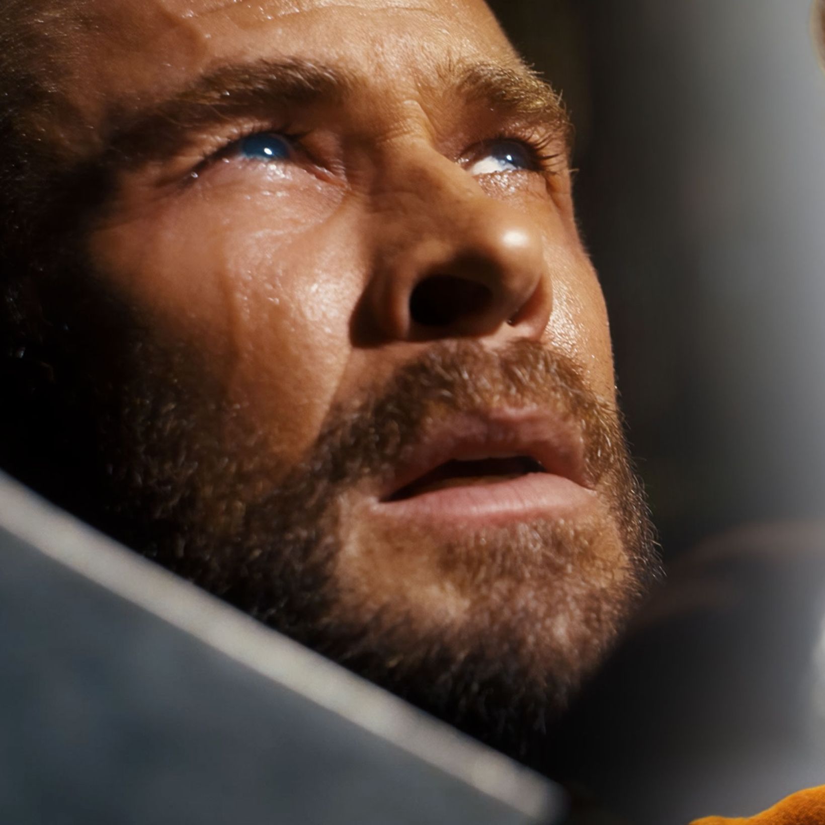 Bildemontasje: Thor og Steve Rogers i de første teaserne til Avengers: Doomsday