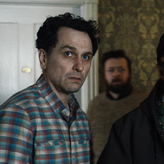Matthew Rhys og Stephen Root i Widow's Bay