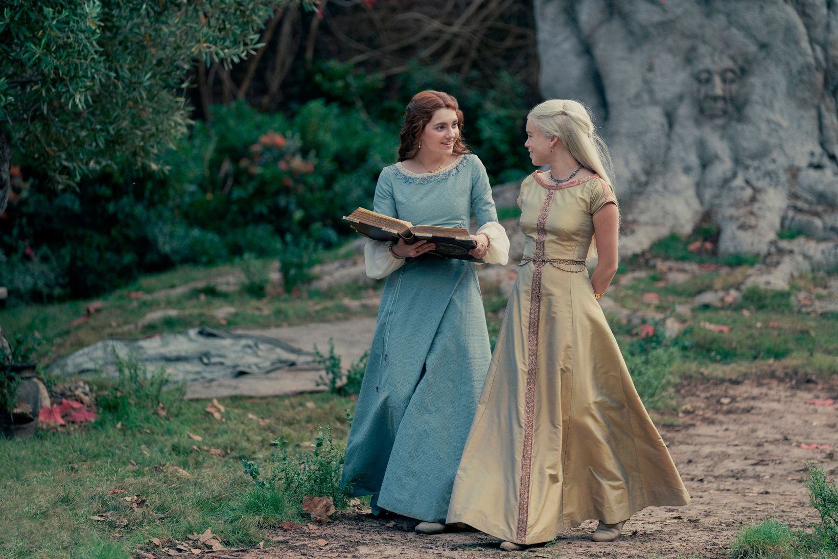 Milly Alcock og Emily Carey i House of the Dragon