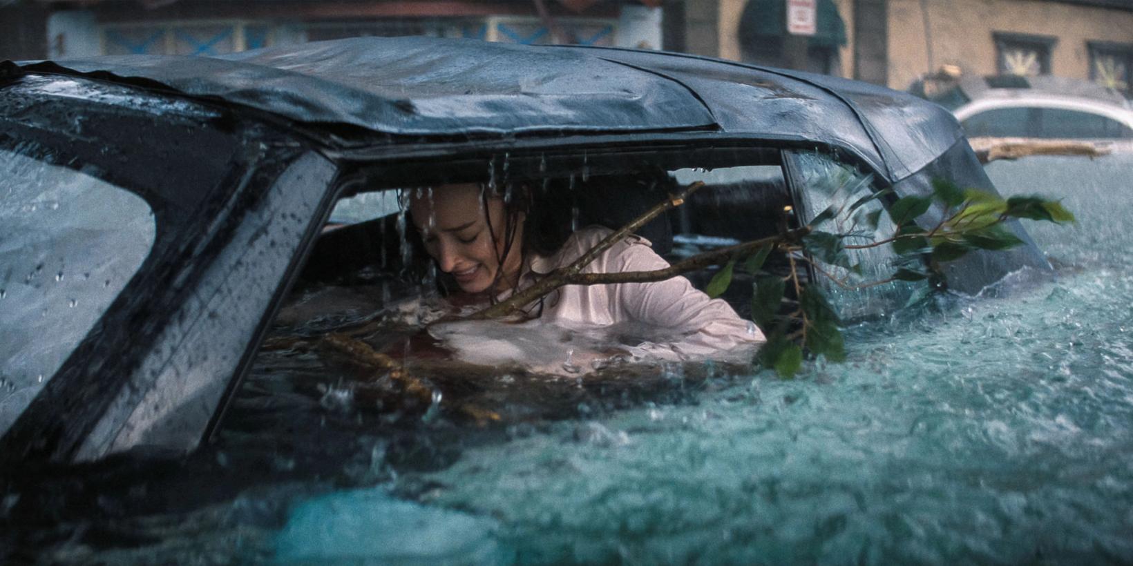 Phoebe Dynevor i Thrash