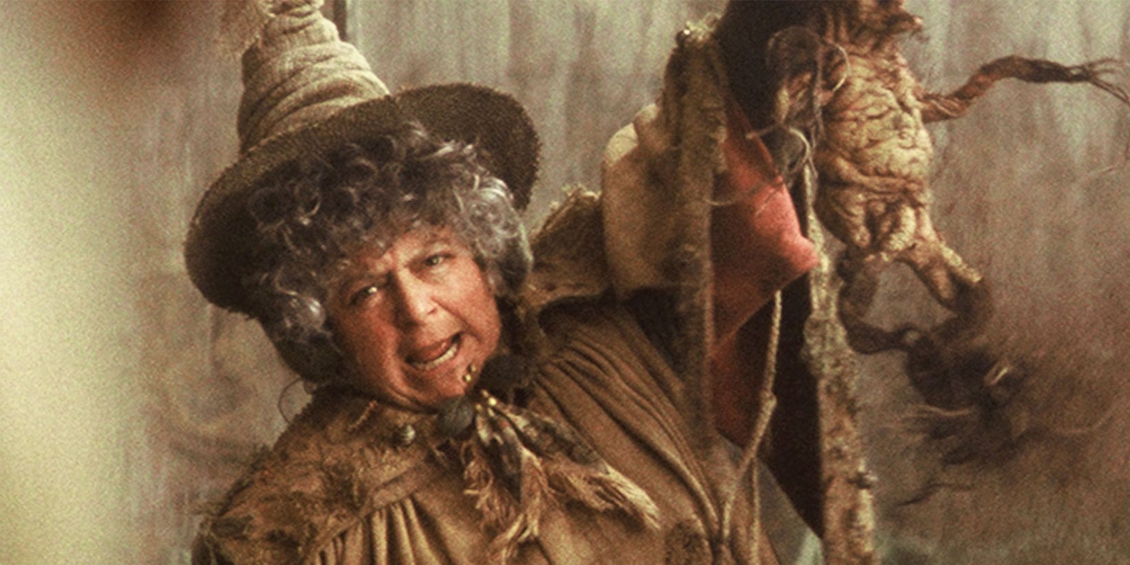 Miriam Margolyes som Professor Stikling i Harry Potter og mysteriekammeret