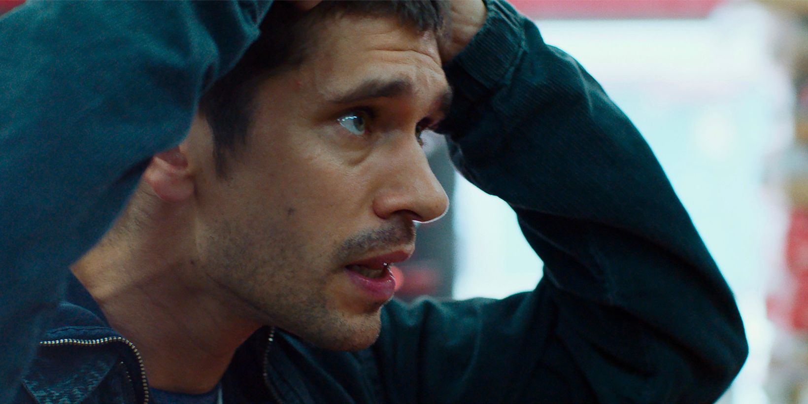 Ben Whishaw i Surge