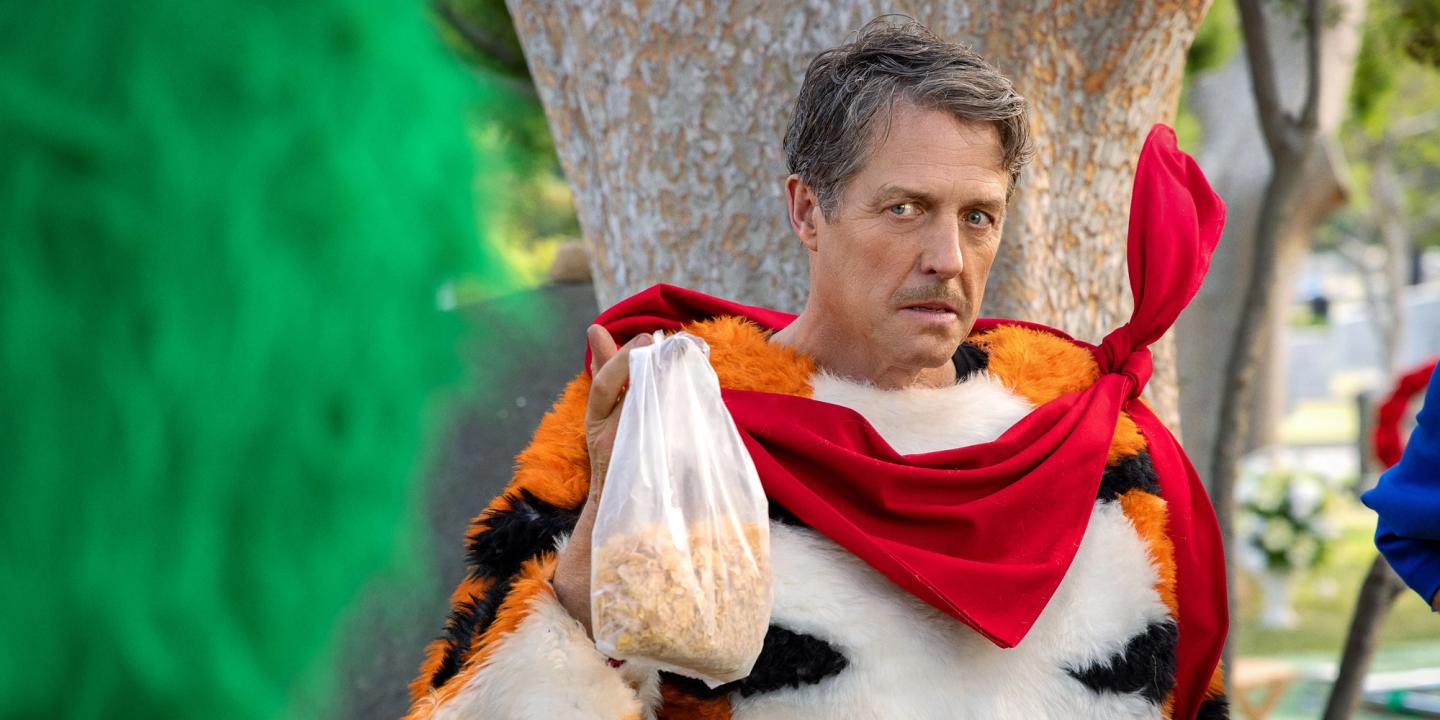 Hugh Grant har på seg Tony the Tiger-kostyme i Unfrosted
