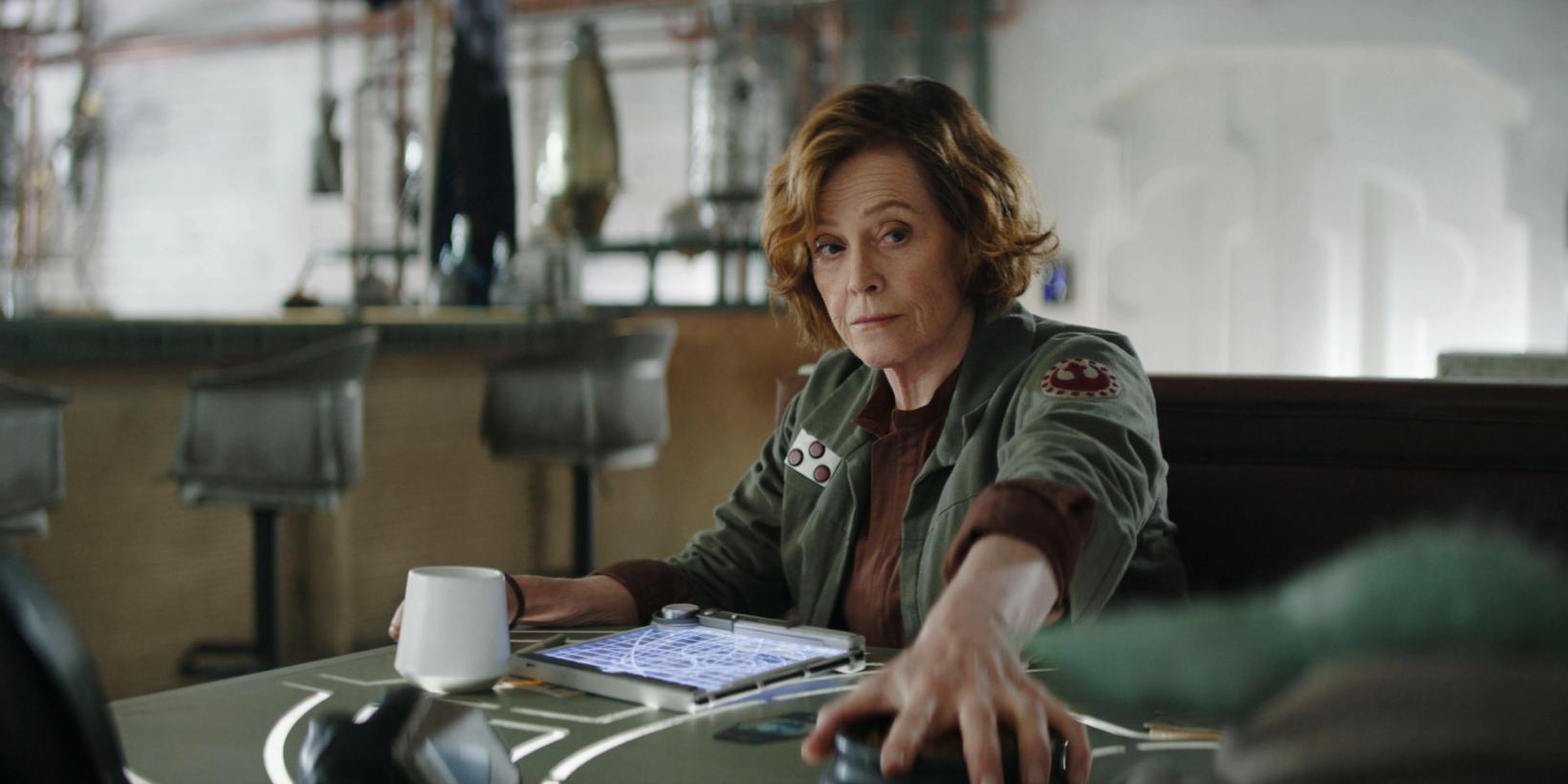 Sigourney Weaver i The Mandalorian and Grogu