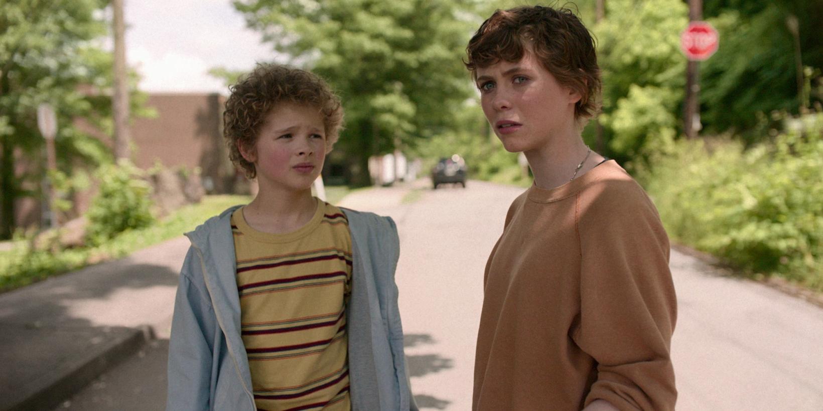 Aidan Wojtak-Hissong og Sophia Lillis i I Am Not Okay With This