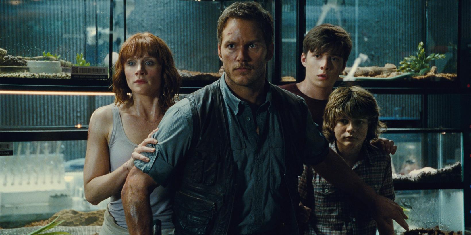 Chris Pratt, Bryce Dallas Howard, Nick Robinson og Ty Simpkins i Jurassic World