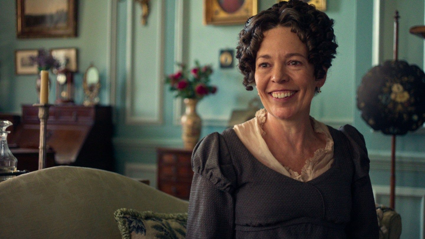Olivia Colman som Mrs. Bennet i Netflix' Pride and Prejudice