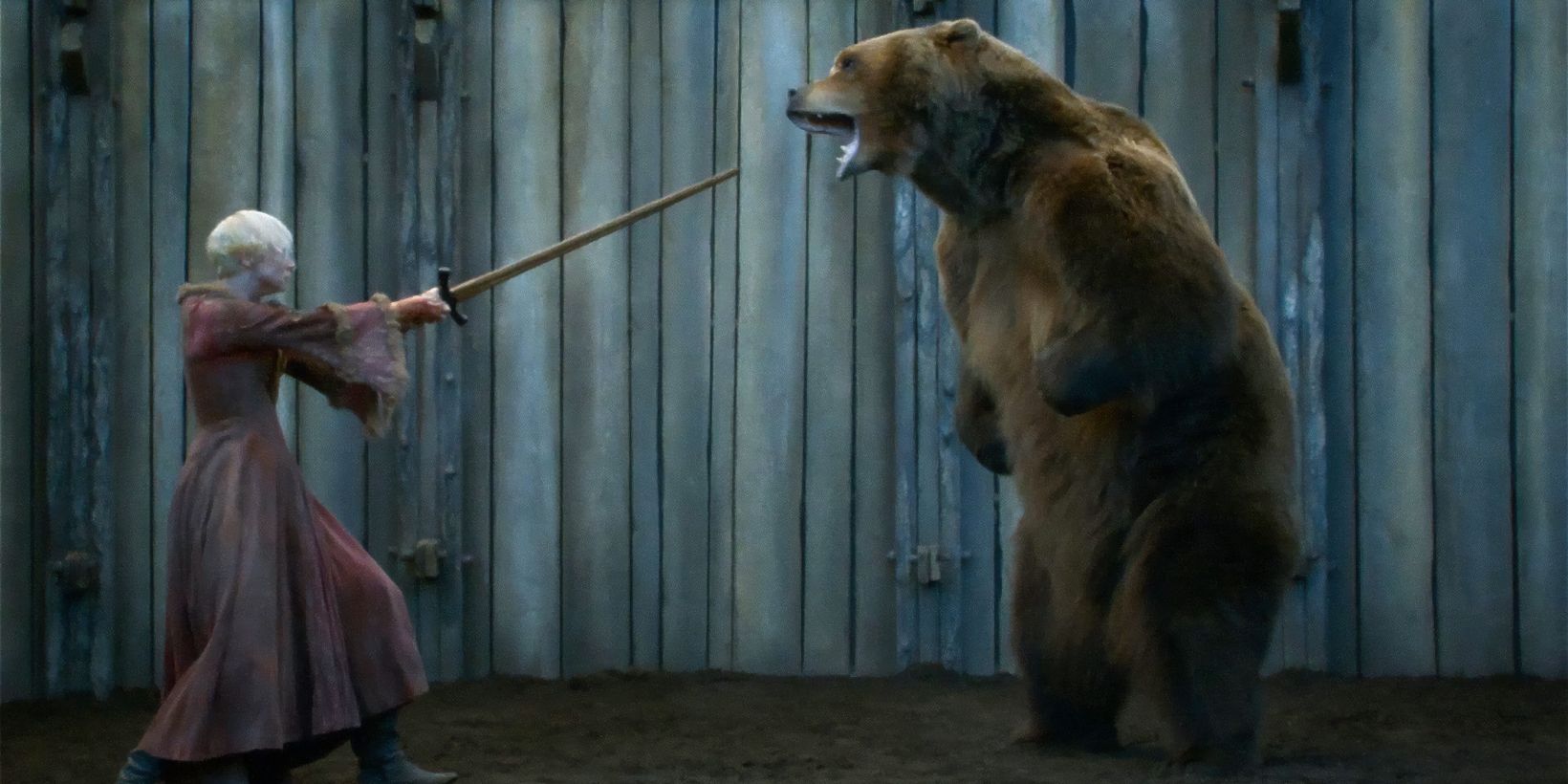 Gwendoline Christie og Bart the Bear II i Game of Thrones