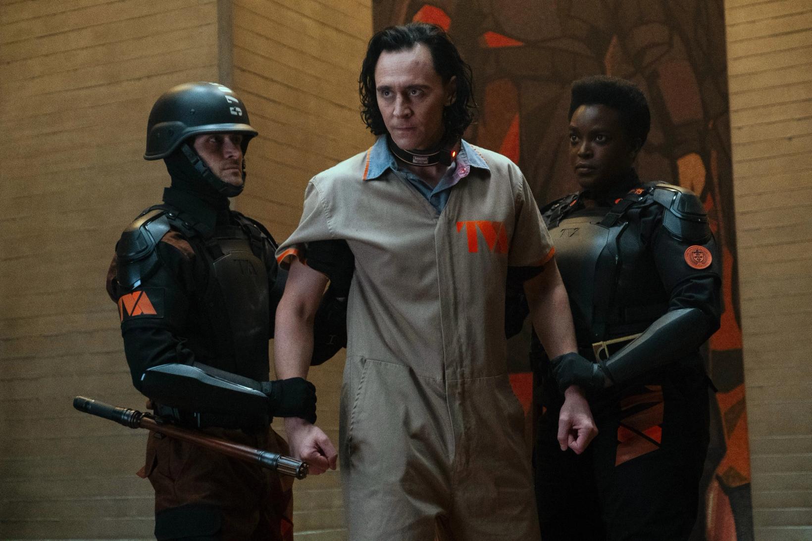 Tom Hiddleston og Wunmi Mosaku i Loki