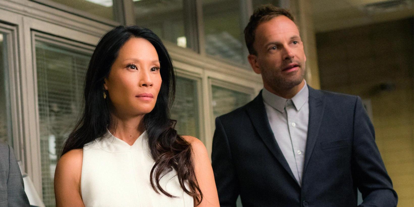 Lucy Liu og Jonny Lee Miller i Elementary