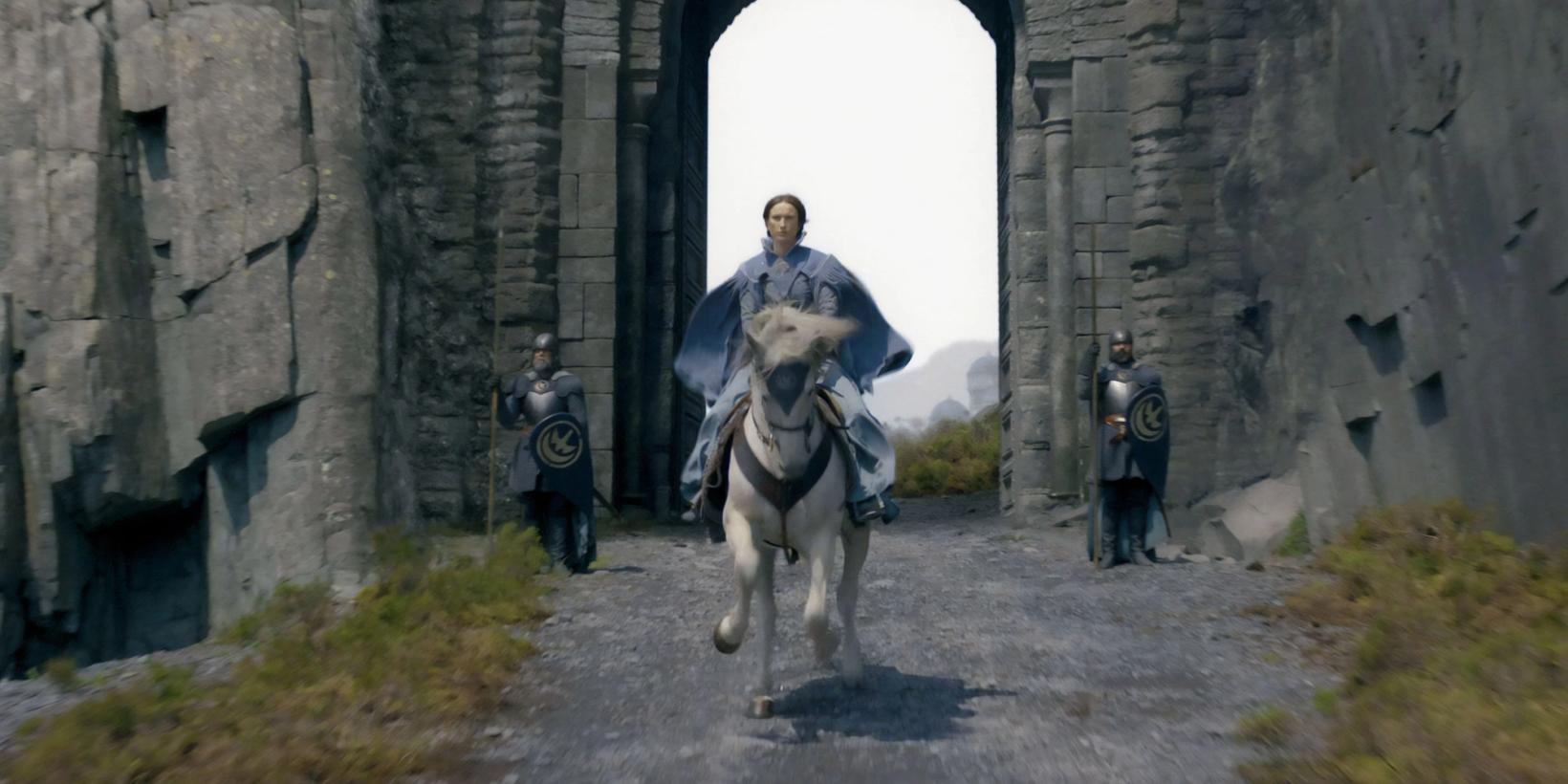 Amanda Collin på hest i House of the Dragon sesong 3 episode 1