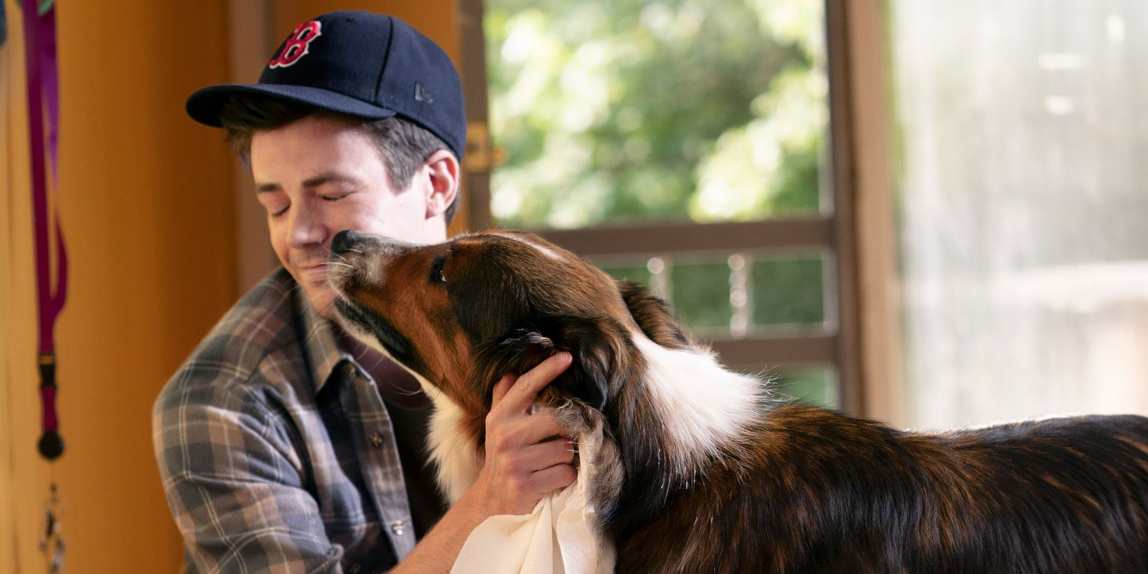 Grant Gustin i Reddet av Ruby/Rescued by Ruby