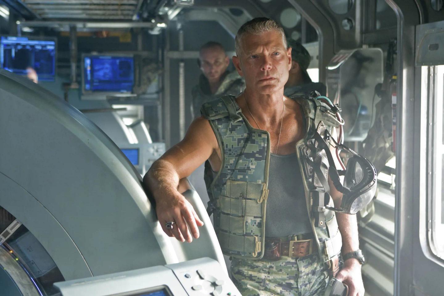 Stephen Lang in military uniform