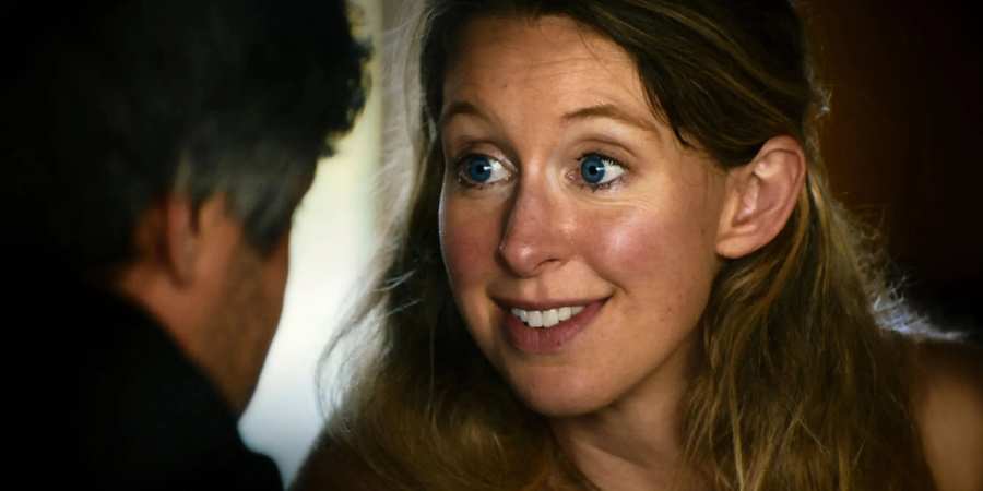 Elizabeth Holmes i You Can See Everything