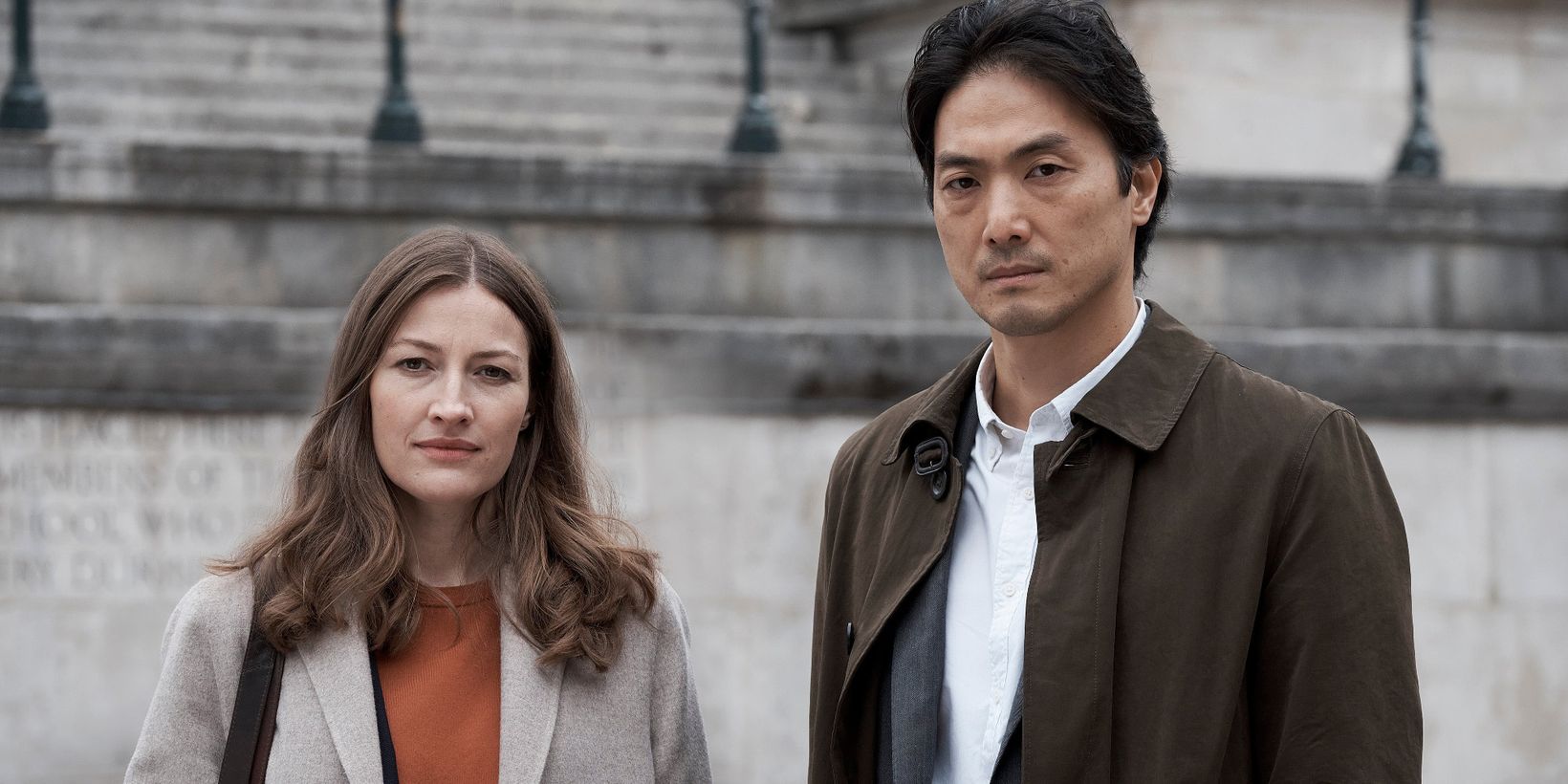 Takehiro Hira og Kelly Macdonald i Giri/Haji sesong 1