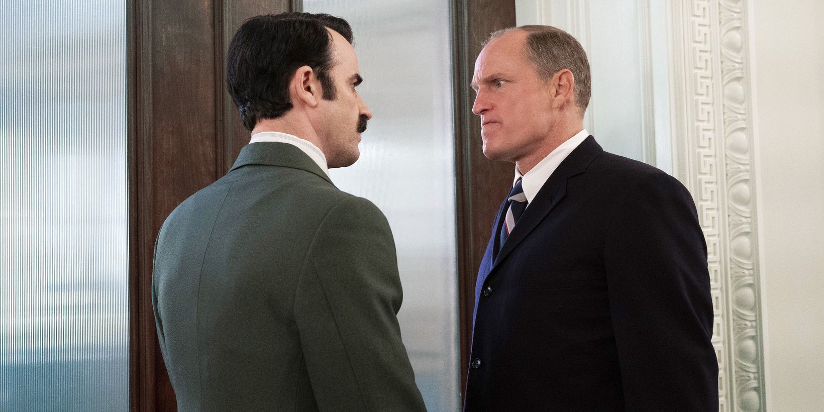 Woody Harrelson og Justin Theroux i White House Plumbers