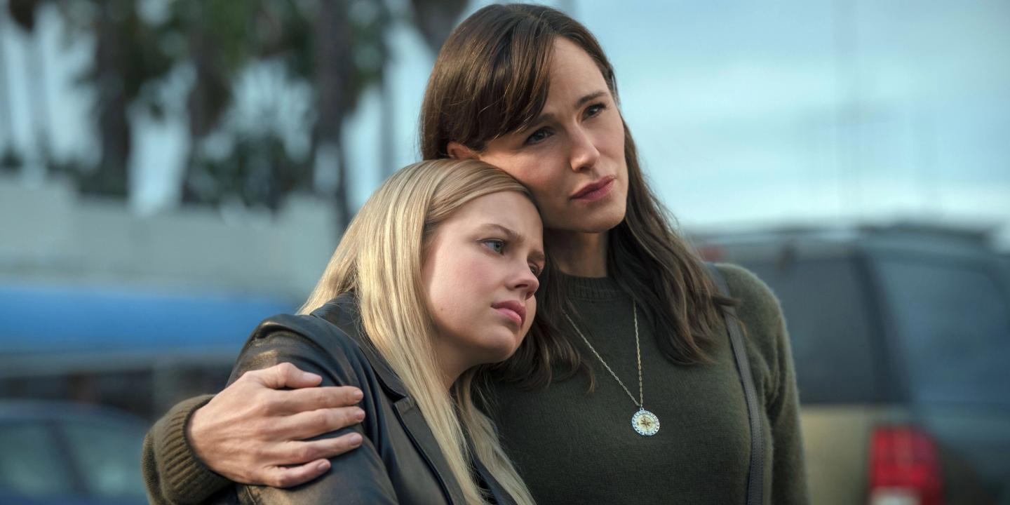 Angourie Rice og Jennifer Garner i The Last Thing He Told me sesong 2