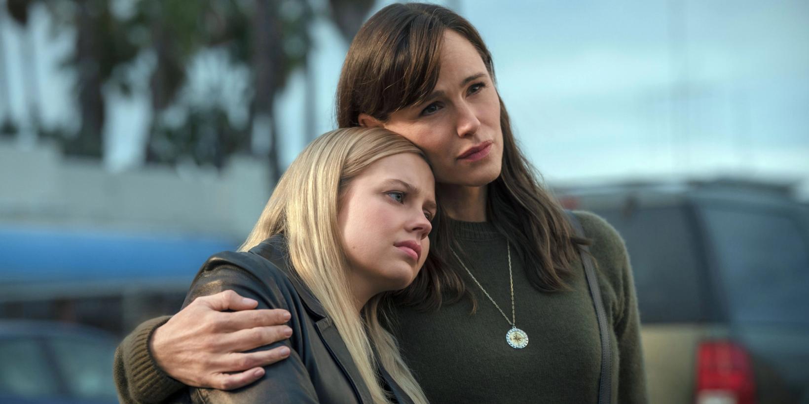 Angourie Rice og Jennifer Garner i The Last Thing He Told me sesong 2