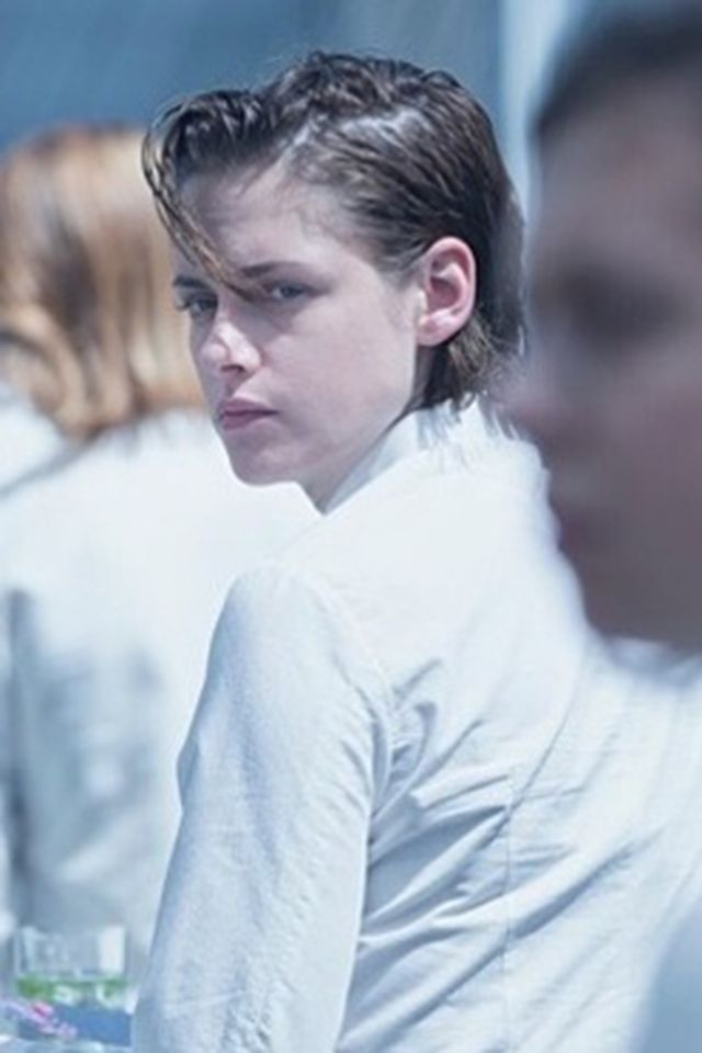 Nicholas Hoult i Equals