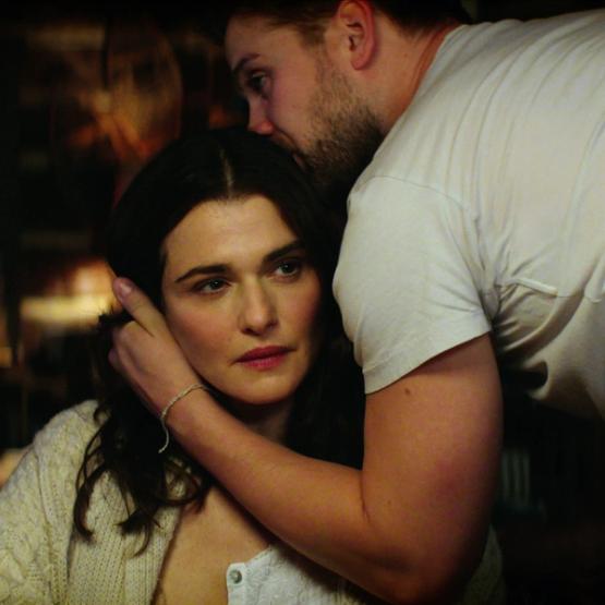 Rachel Weisz og Leo Woodall i Vladimir