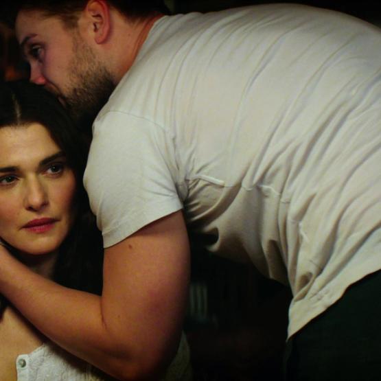 Rachel Weisz og Leo Woodall i Vladimir