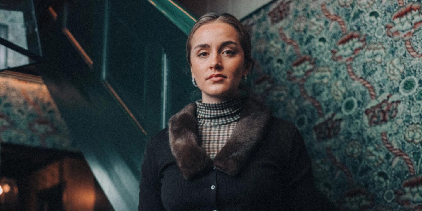 Helle Ryg Eia i promobilde for Nepobaby sesong 2