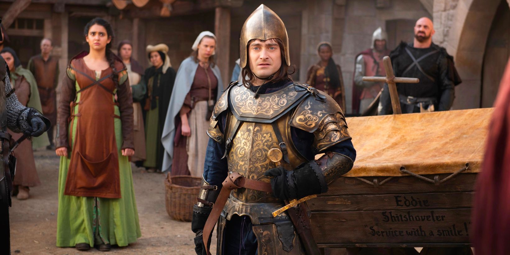 Geraldine Viswanathan og Daniel Radcliffe i Miracle Workers: The Dark Ages