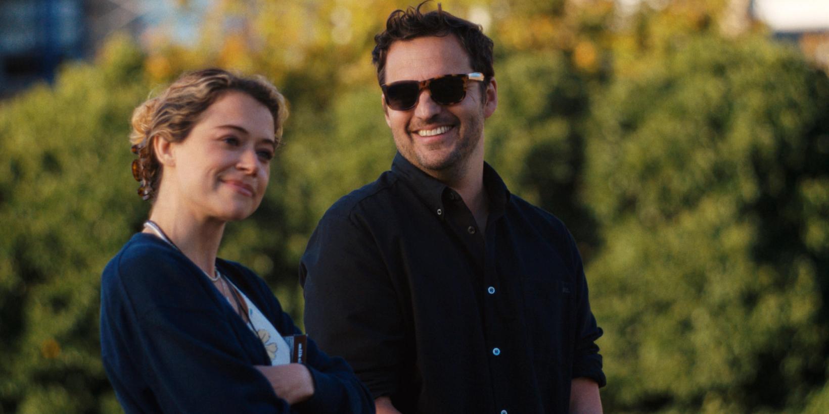 Tatiana Maslany og Jake Johnson i Maximum Pleasure Guaranteed