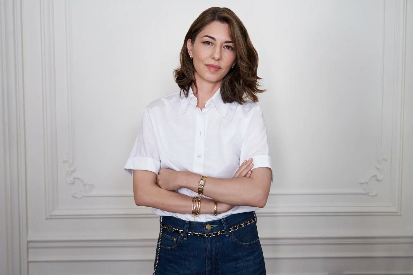 Sofia Coppola with the arms crossed