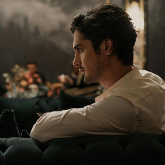 Dove Cameron og Avan Jogia i 56 Days