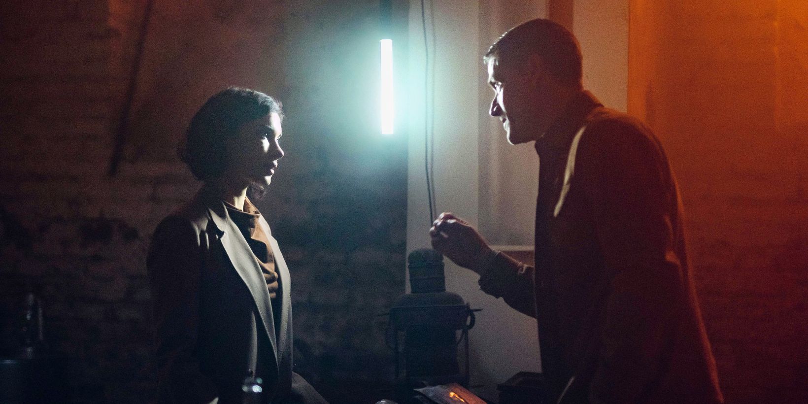 Joanne Froggatt og Matthew Fox i Last Light