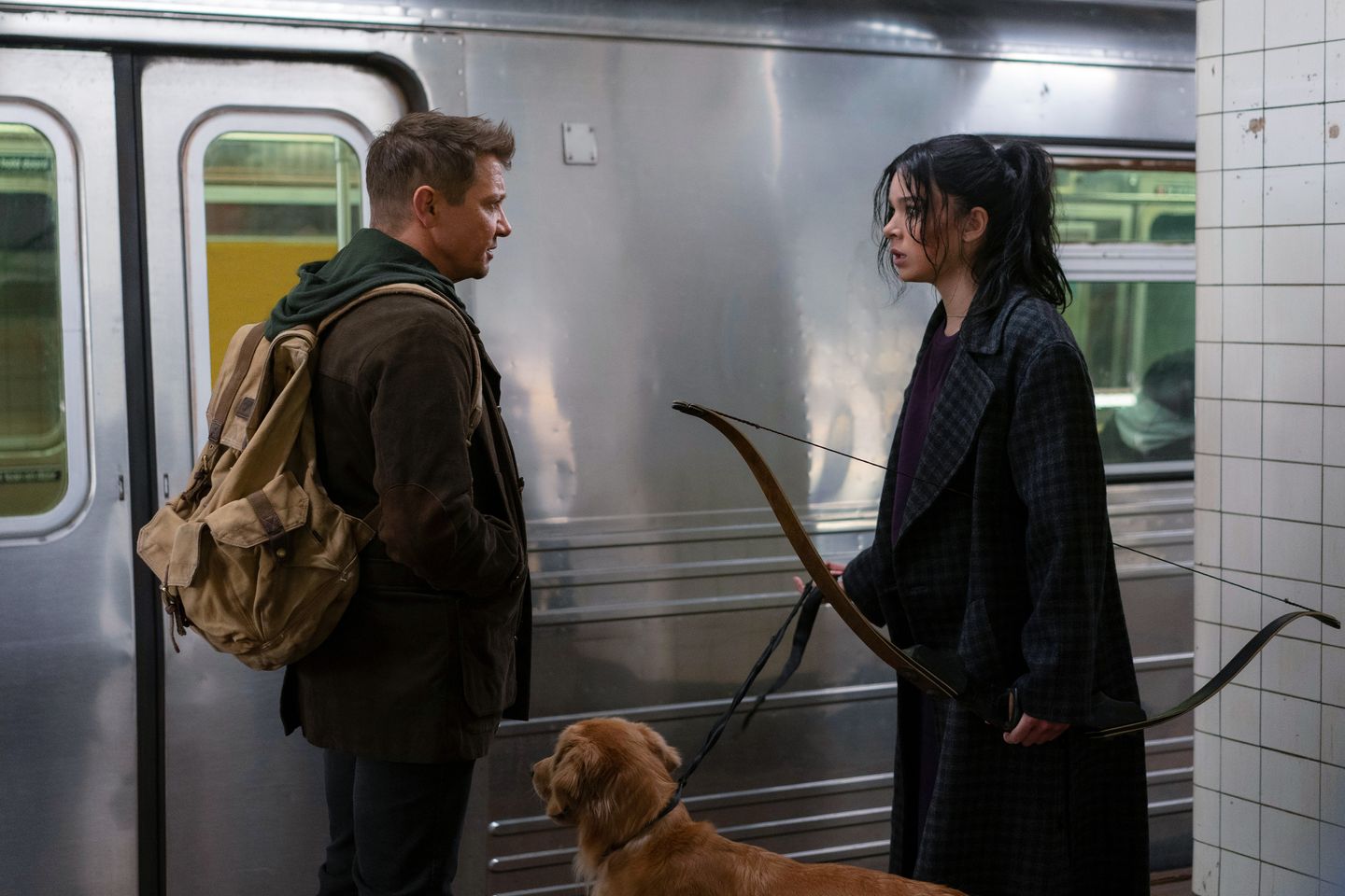 Jeremy Renner og Hailee Steinfeld i Hawkeye