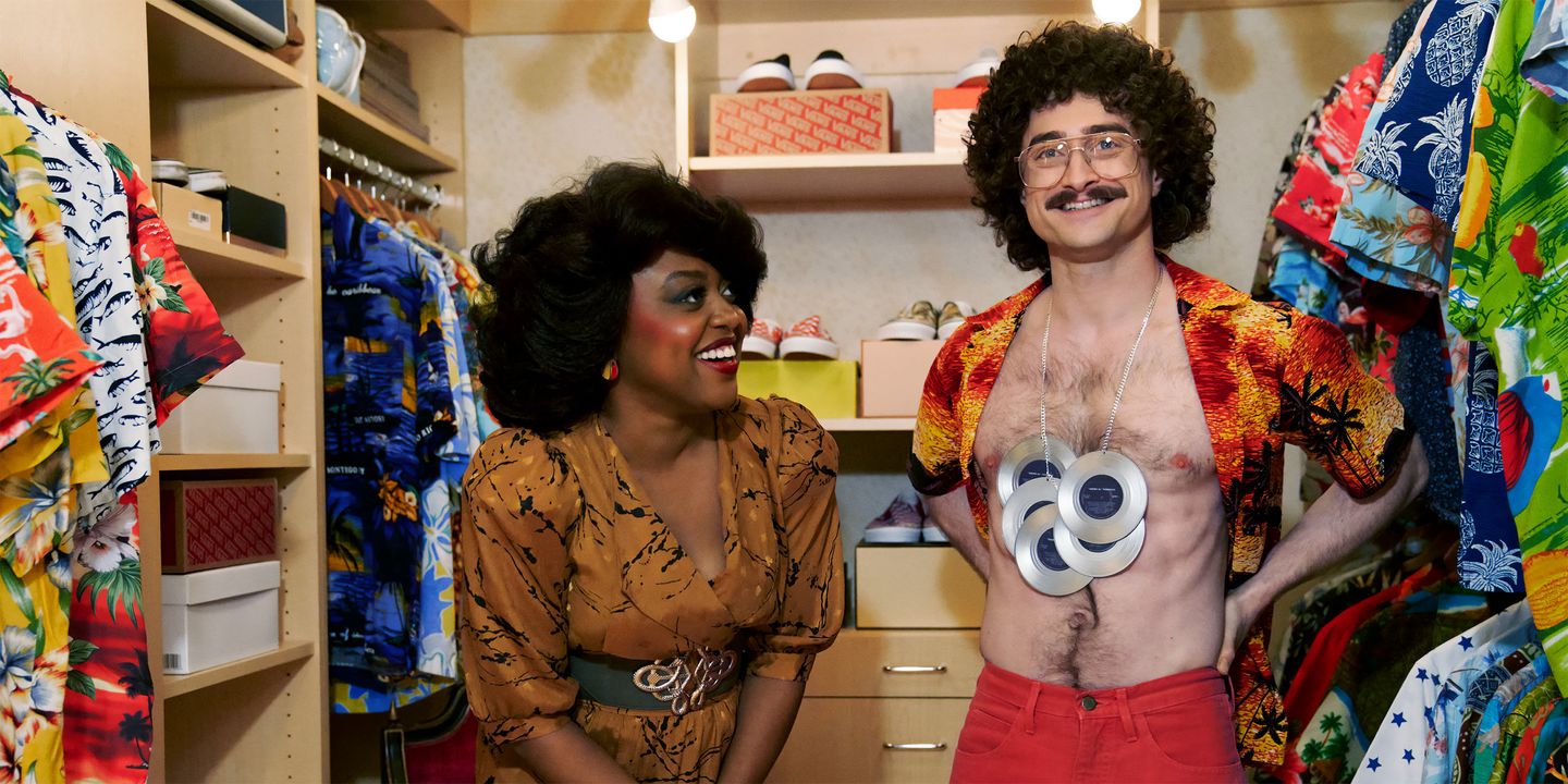 Daniel Radcliffe som "Weird Al" Yankovic og Quinta Brunson som Oprah Winfrey i Weird: The Al Yankovic Story